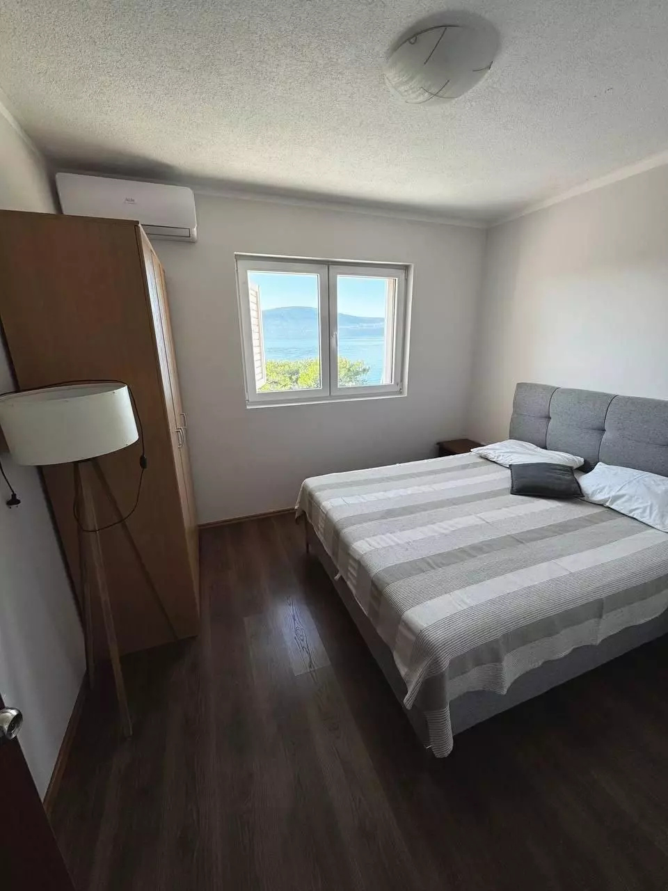 photo_5974180779120069969_y